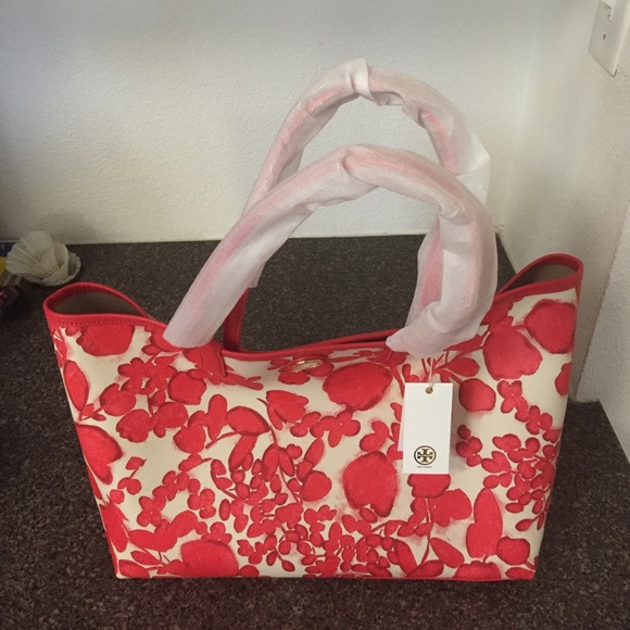 Tory Burch Handbags - Tory Burch Kerrington tote